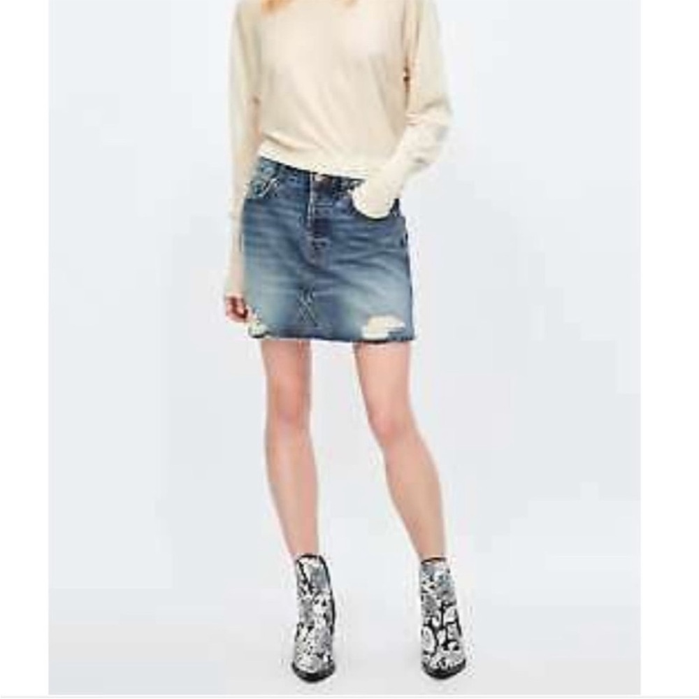 ZARA Denim Distressed Mini Skirt, Size XS, Button Fly, Raw Hem, Fraying, EUC - Picture 2 of 11